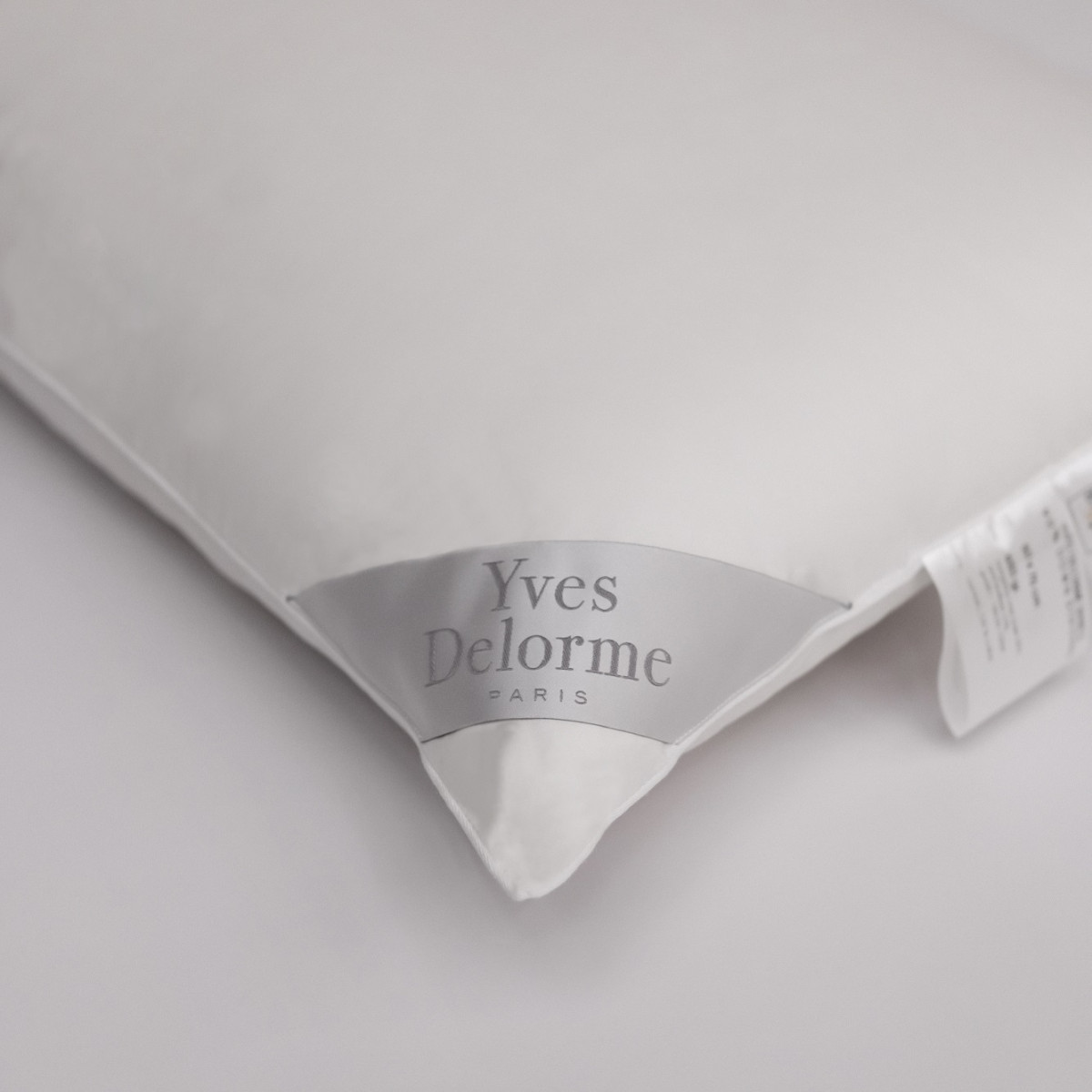 подушка Yves Delorme Basics Medium 3-камерная - купить в магазине Yves Delorme Russia
