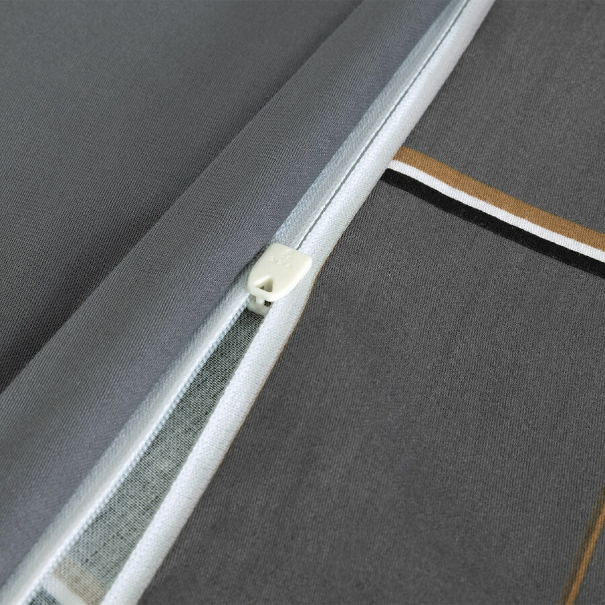 комплект постельного белья Hugo Boss Check - купить в магазине Yves Delorme Russia