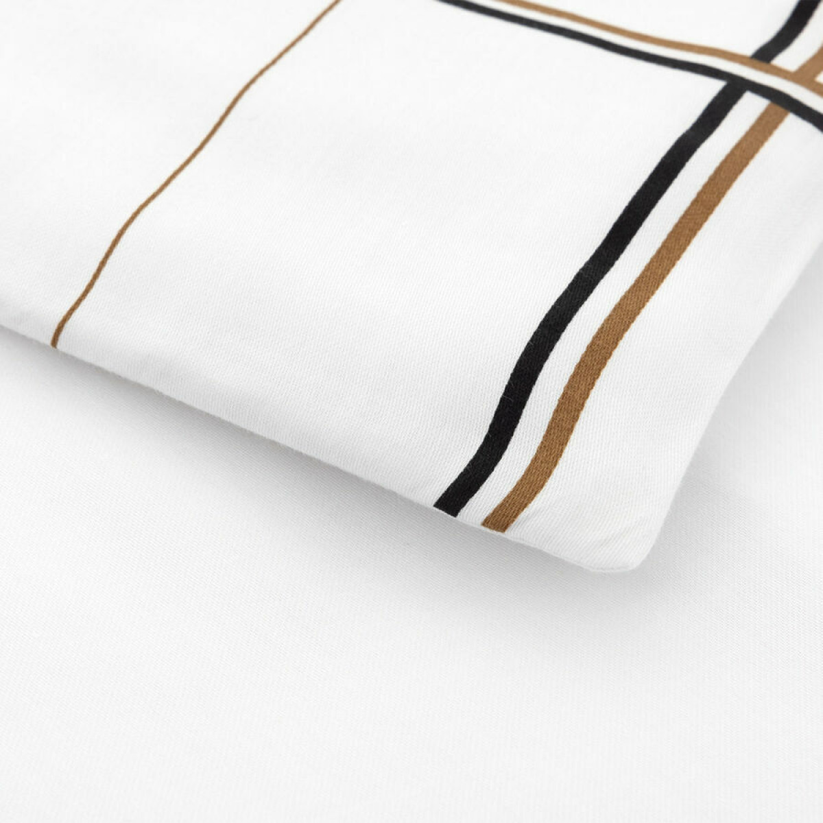 комплект постельного белья Hugo Boss Check - купить в магазине Yves Delorme Russia