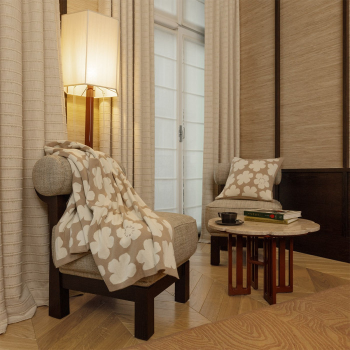 подушка декоративная Kenzo Hanadot - купить в магазине Yves Delorme Russia