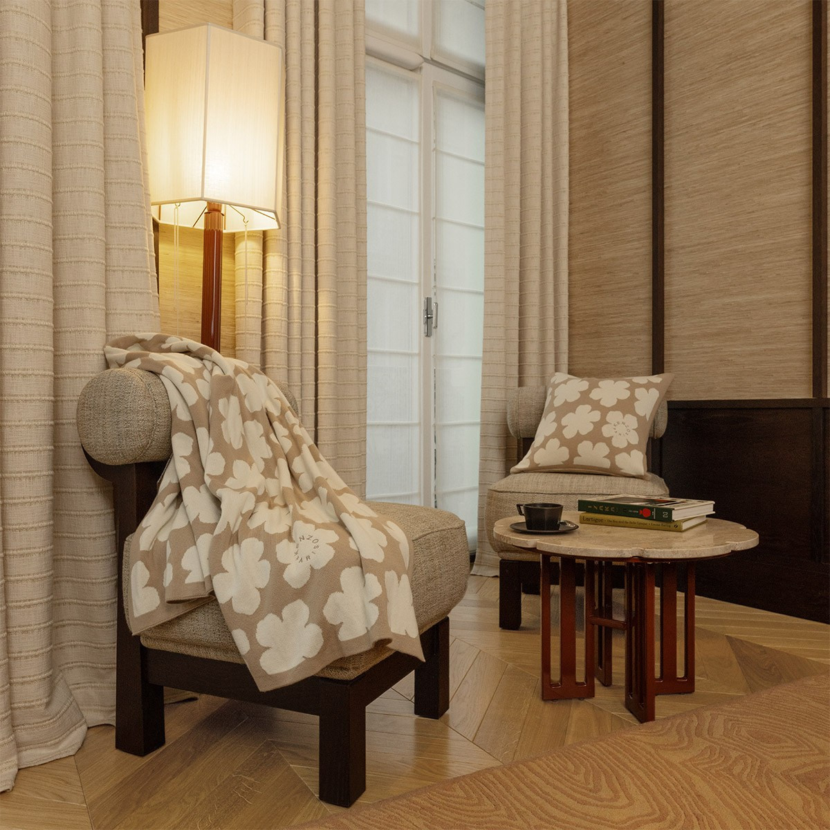 подушка декоративная Kenzo Hanadot - купить в магазине Yves Delorme Russia